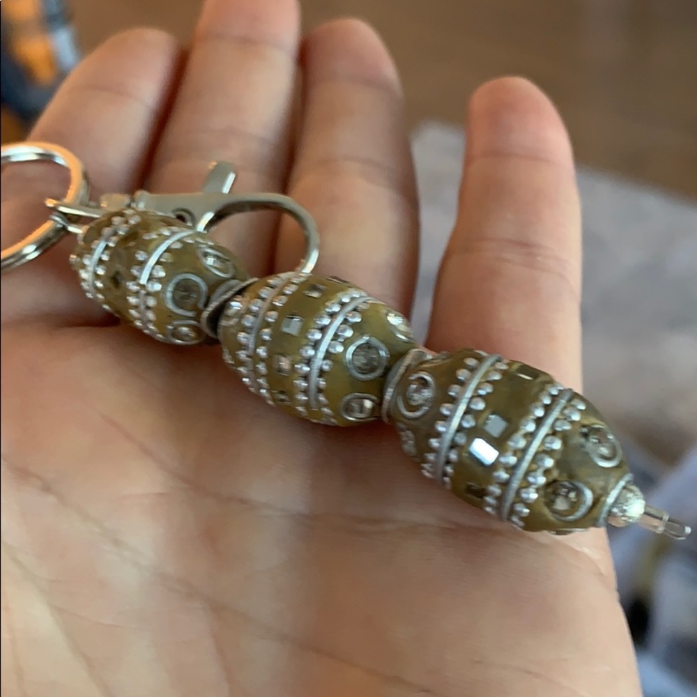 Handmade beaded keychain - Picture 7 of 8
